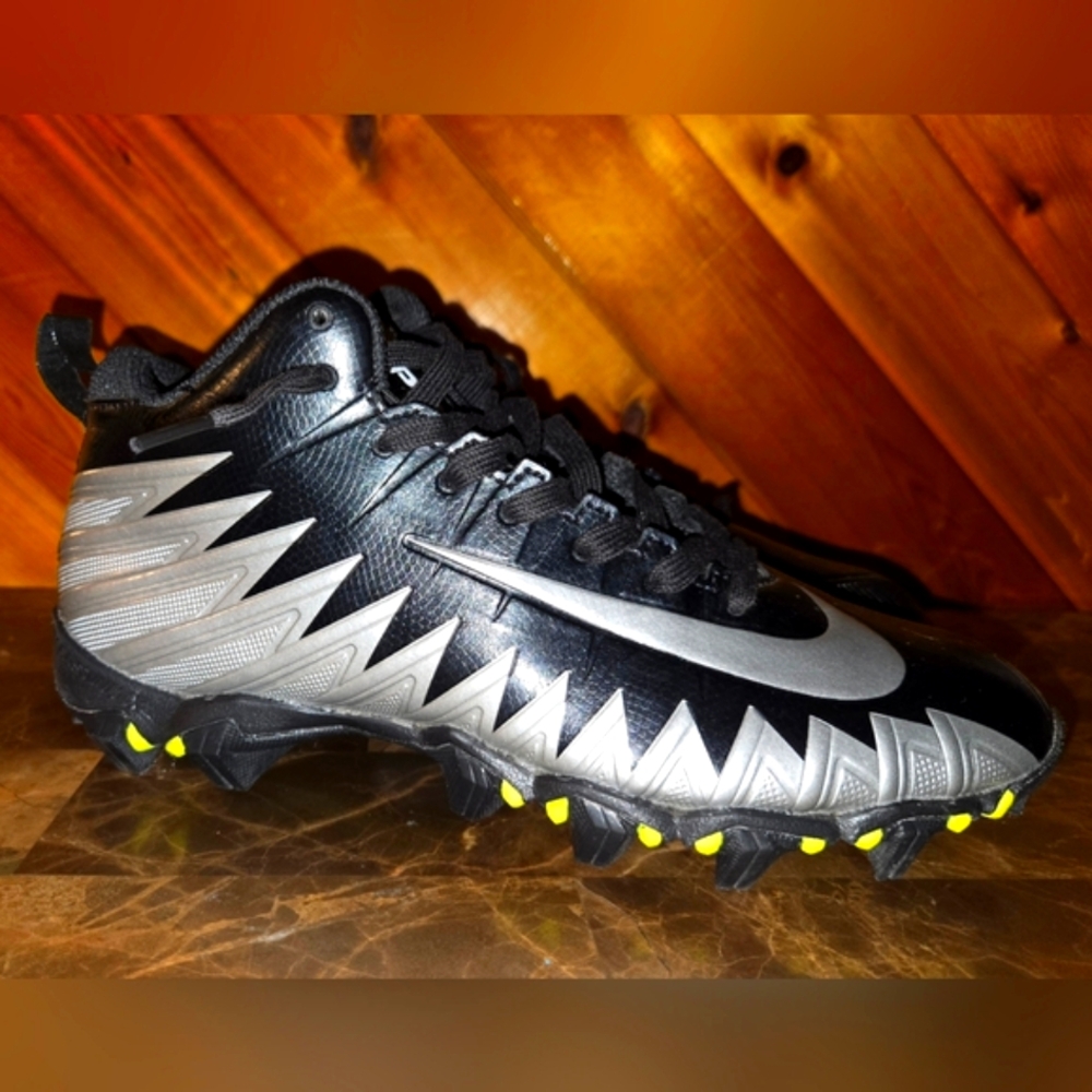 Nike Men's Black and Silver Cleats